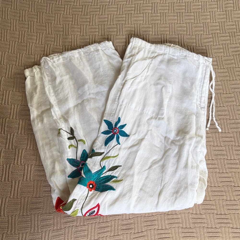 Chico's White Floral Embroidered Pants